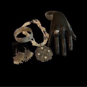 Elegant Silver Jewelry Set